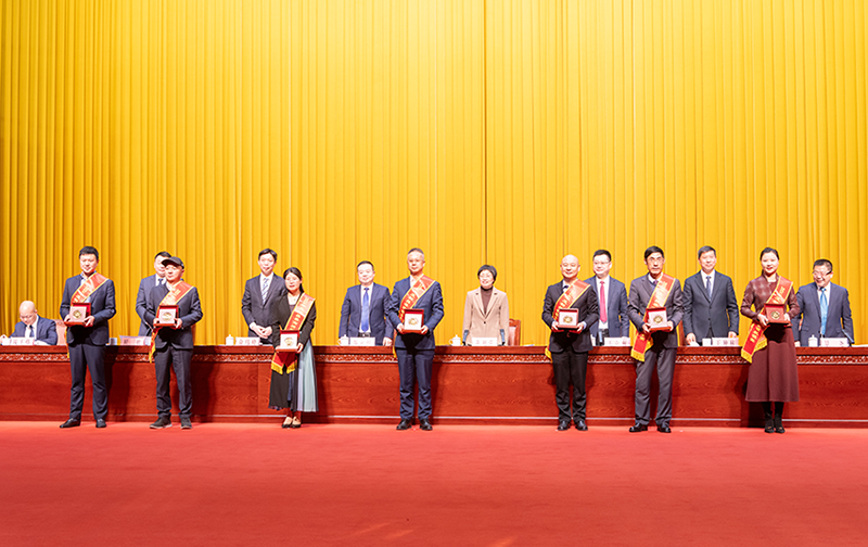 1738973235987972174L.jpg 董事長800.jpg